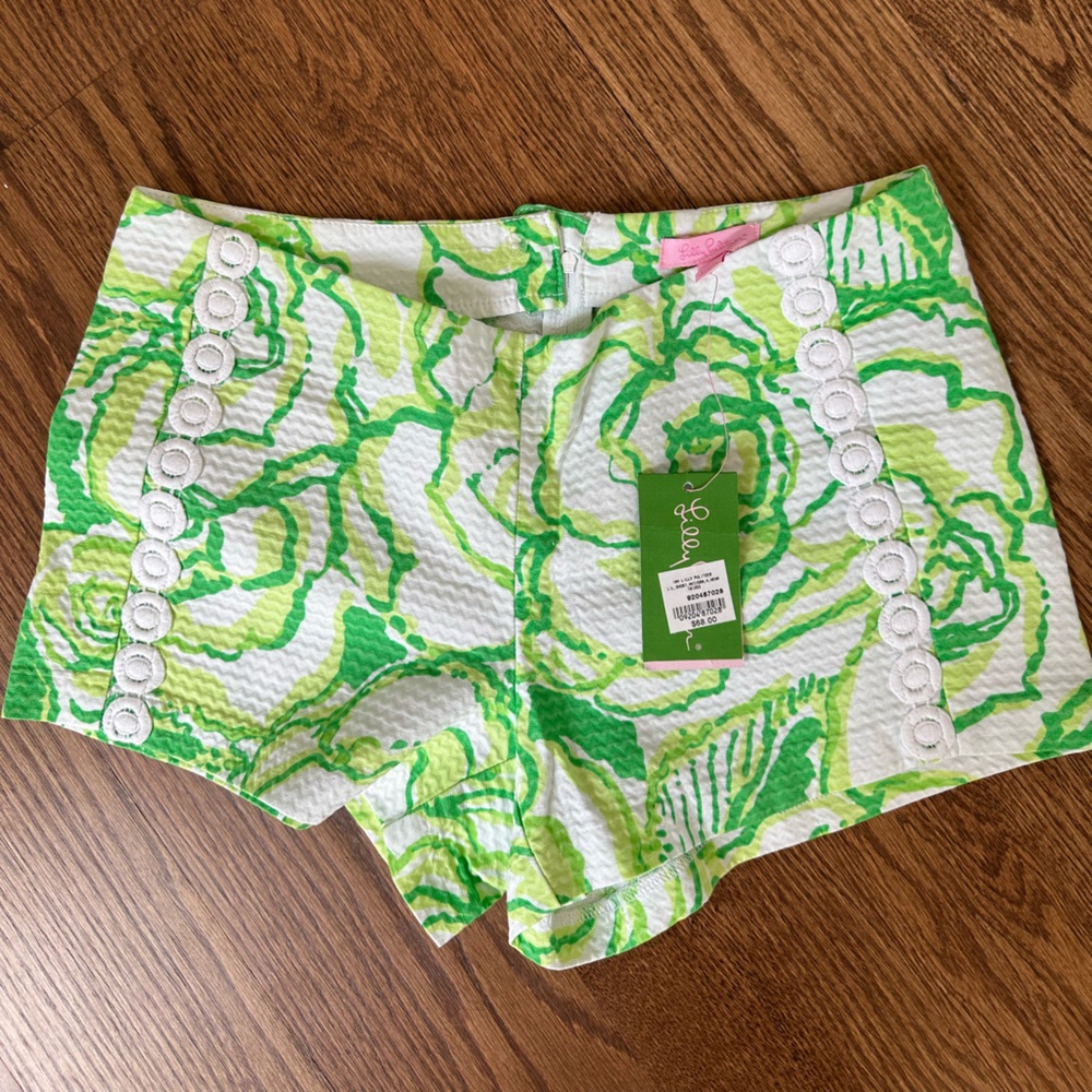 Lilly Pulitzer neon green and white mini shorts. Size 4.  NWT